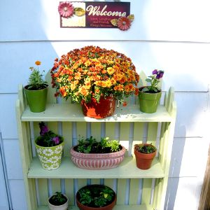Picket fence bookcase planter | cottage at the crossroads