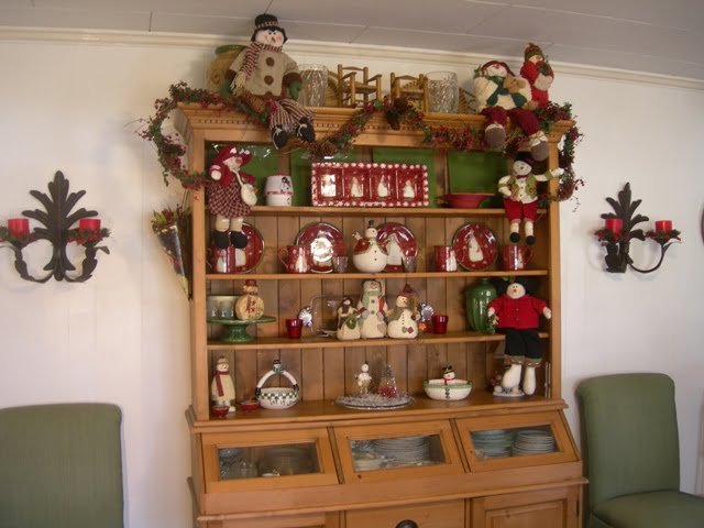 Christmas table and snowmen 097