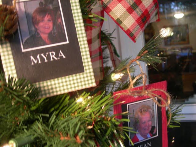 Wreath and front porch tree 057