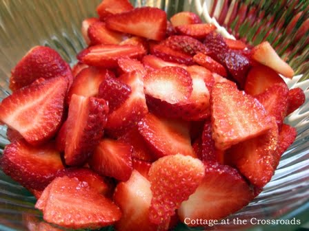Strawberry shortcake tablescape 002