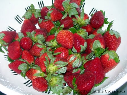 Strawberry shortcake tablescape 005