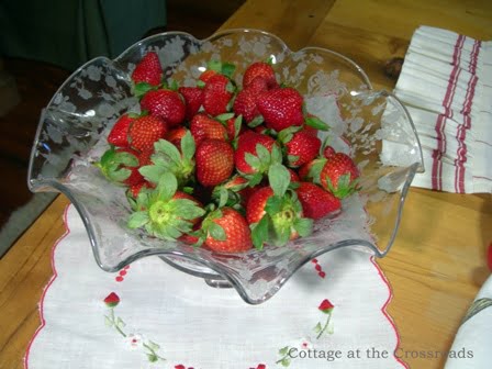 Strawberry shortcake tablescape 028