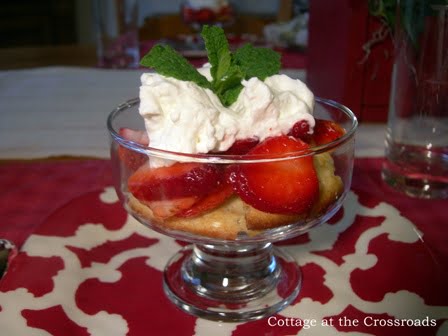 Strawberry shortcake tablescape 037