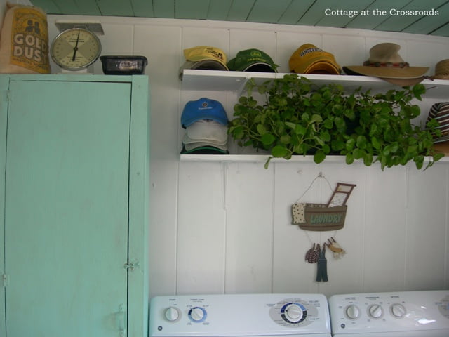 Laundry room cabinet 024