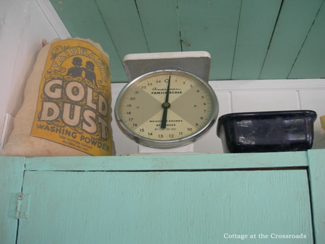 Laundry room cabinet 025