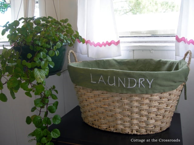 Laundry room cabinet 032