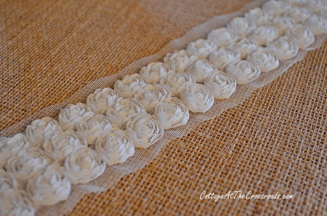 White roses trim