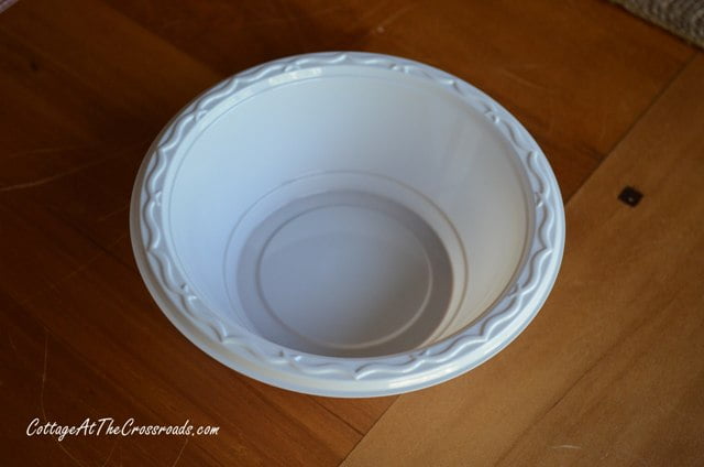 Plastic bowl for making plaster leaves