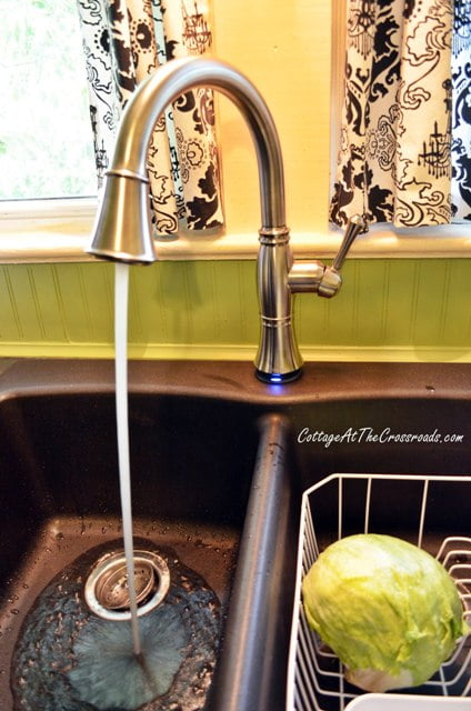 Delta kitchen faucet with touch 20 technology