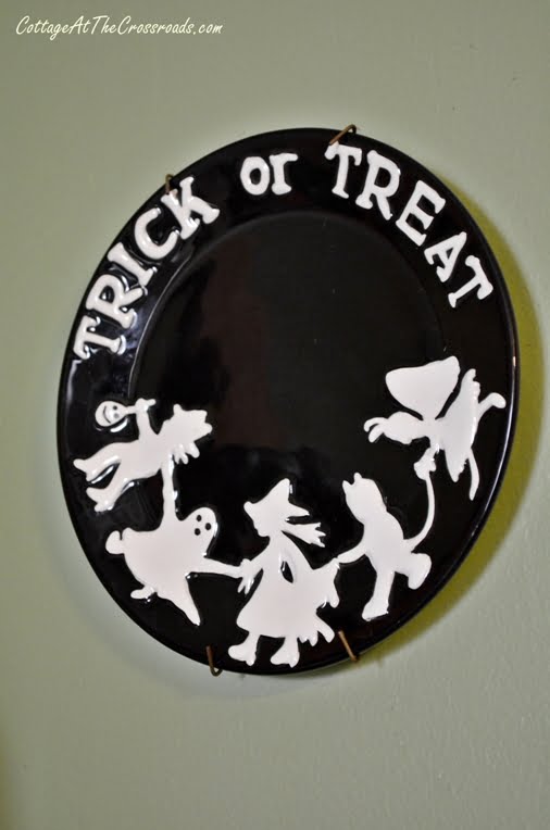 Trick-or-treat plate