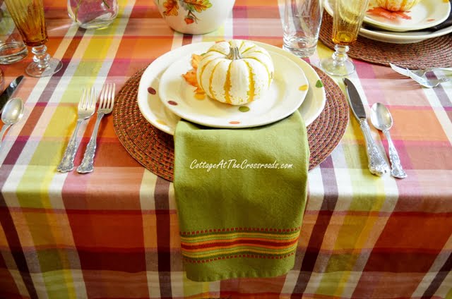 Fall tablescape-autumn welcom