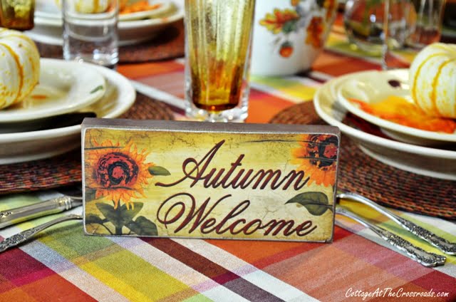 Fall tablescape-autumn welcom