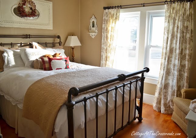 Christmas in the guest room | cottage at the crossroads
