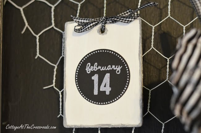 Chicken wire valentine's day chalkboard | cottage at the crossroads