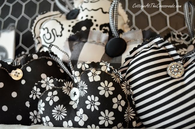 Easy to make fabric hearts | cottage at the crossroads