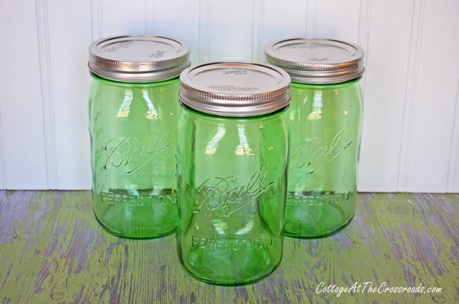 Easy spring centerpiece made with green ball jars | cottage at the crossroads