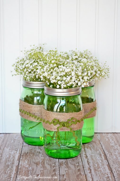 Easy spring centerpiece made with green ball jars | cottage at the crossroads