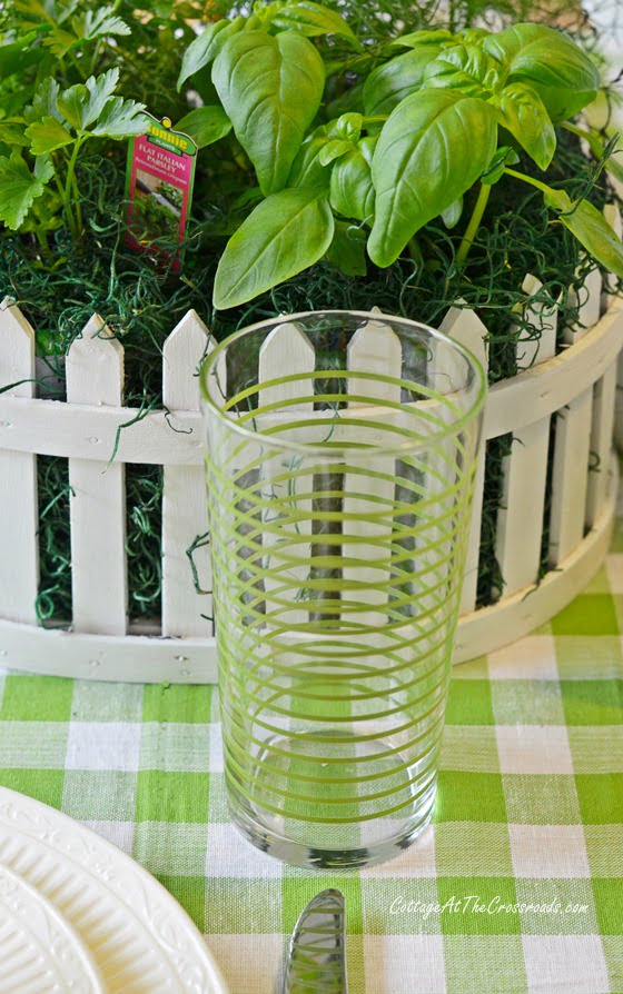 Spring garden tablescape | cottage at the crossroads