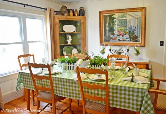 Spring garden tablescape | cottage at the crossroads