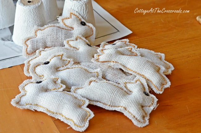 Easy-to-make white burlap bunnies | cottage at the crossroads