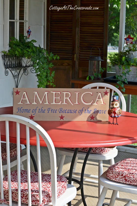 Adding patriotic touches on the porch | cottage at the crossroads