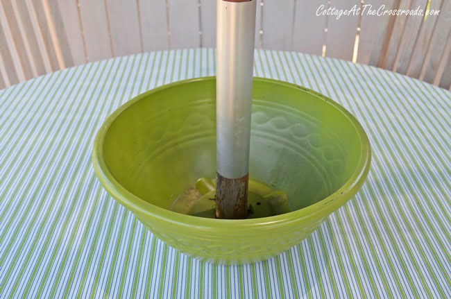 How to make a floral flower pot for an umbrella table | cottage at the crossroads