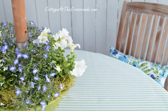 Floral centerpiece for an umbrella table | cottage at the crossroads