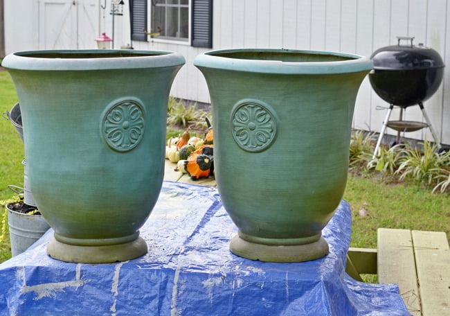 Plastic urns | cottage at the crossroads