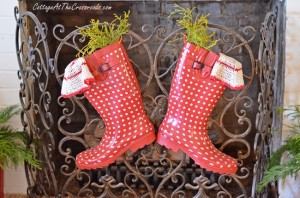 A Gardener's Christmas - Cottage at the Crossroads