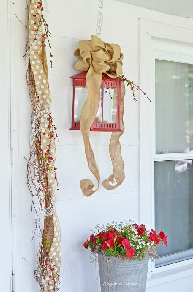 Summer wreath and garland on the front porch | cottage at the crossroads