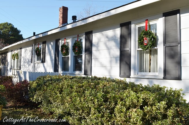 Outdoor christmas wreaths | cottage at the crossroads