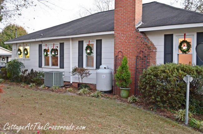 Outdoor christmas decor | cottage at the crossroads