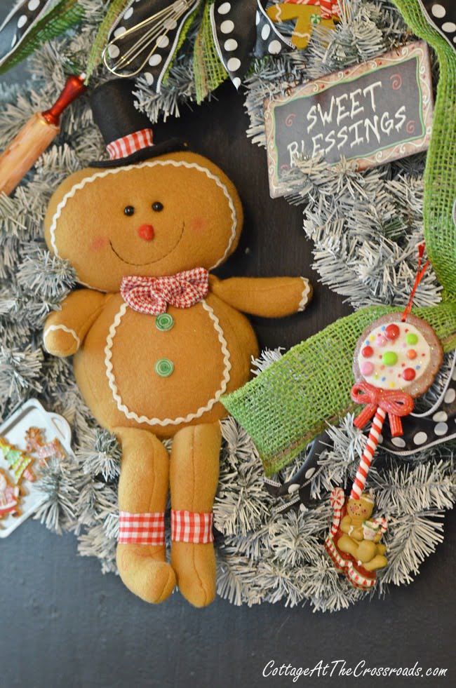 Gingerbread kitchen wreath | cottage at the crossroads