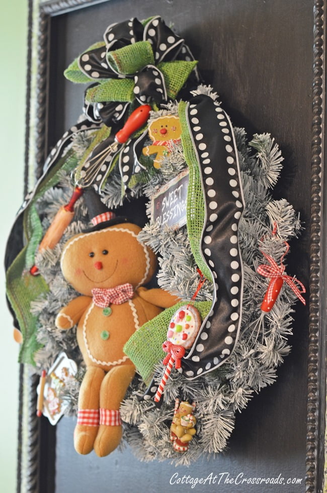 Gingerbread kitchen wreath | cottage at the crossroads