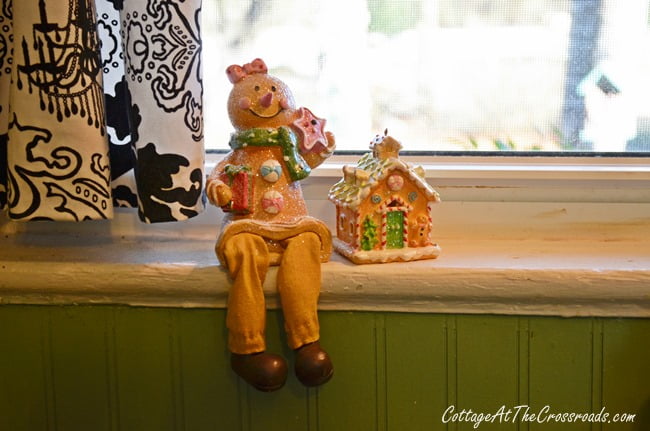 Christmas gingerbread kitchen | cottage at the crossroads