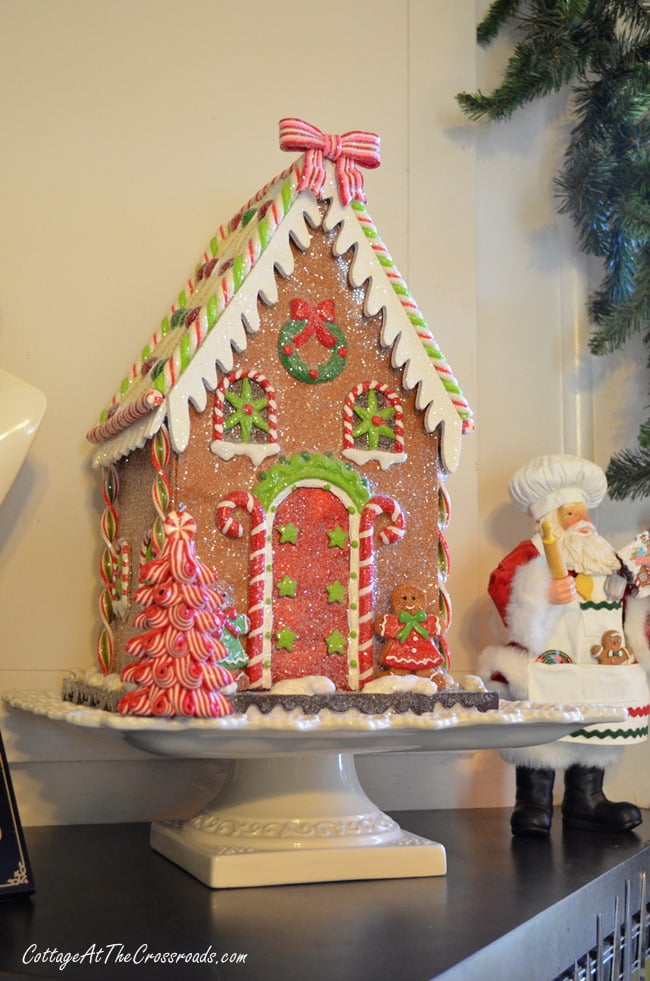 Christmas gingerbread kitchen | cottage at the crossroads