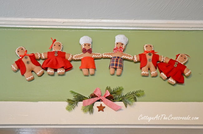 Christmas gingerbread kitchen | cottage at the crossroads