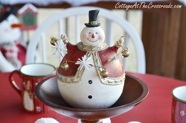 Christmas on the front porch | cottage at the crossroads