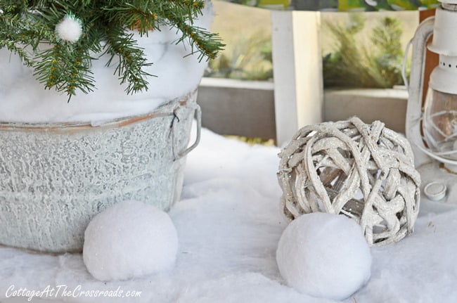 Christmas on the front porch | cottage at the crossroads