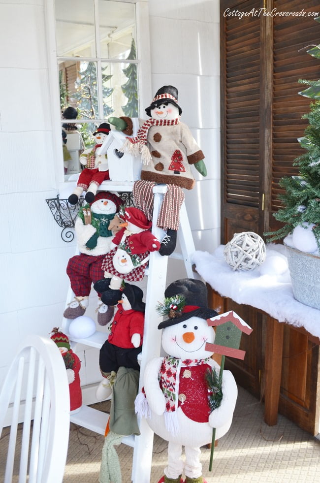 Christmas on the front porch | cottage at the crossroads