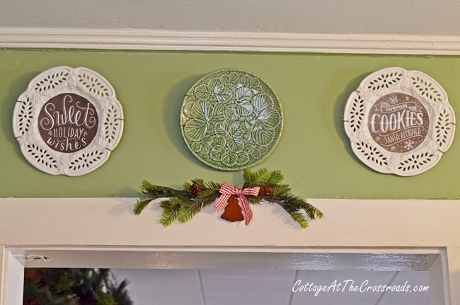 Christmas gingerbread kitchen | cottage at the crossroads