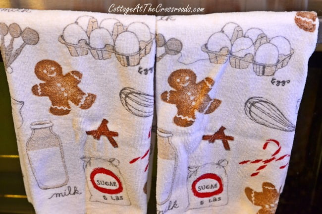 Christmas gingerbread towels | cottage at the crossroads