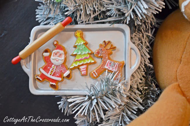 Gingerbread kitchen wreath | cottage at the crossroads