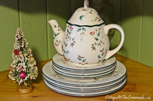 Christmas in the dining room | cottage at the crossroads