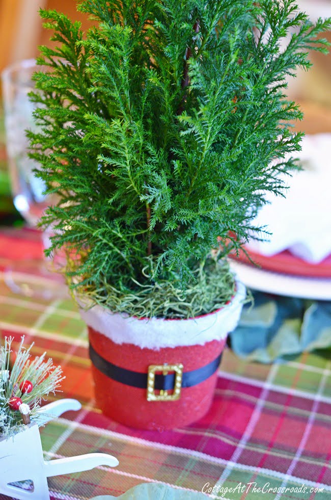 Gardening santa tablescape | cottage at the crossroads