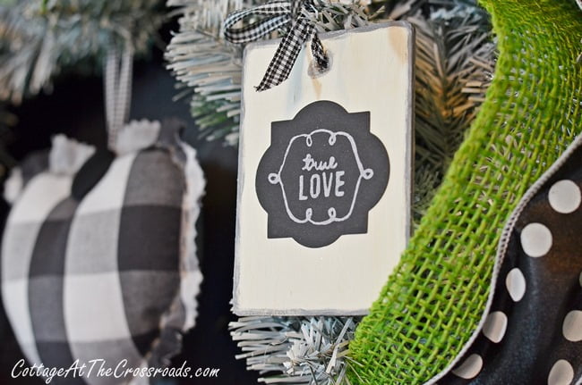 Valentine's day kitchen wreath | cottage at the crossroads