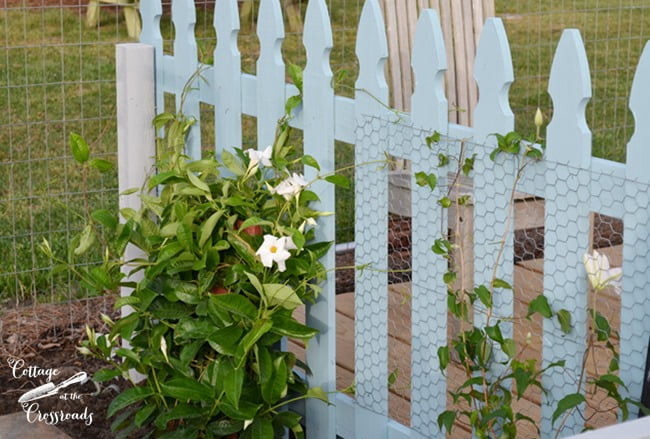 Blue picket fence panel | cottage at the crossroads