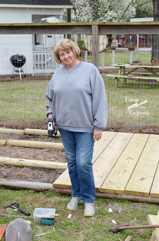 Easy to build freestanding deck | cottage at the crossroads