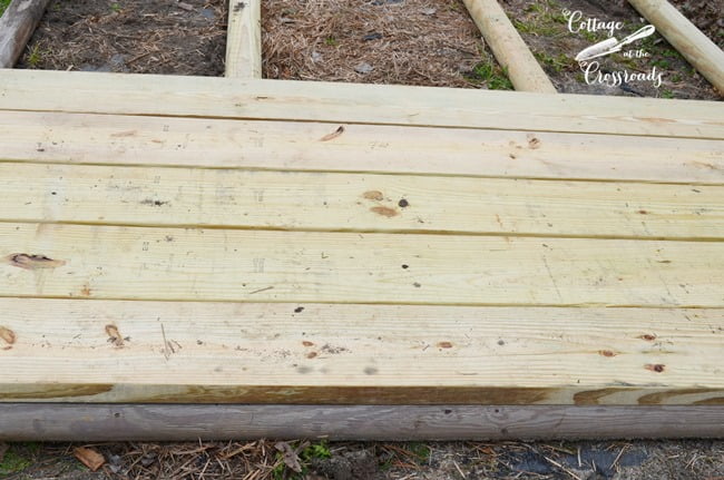 Easy to build freestanding deck | cottage at the crossroads