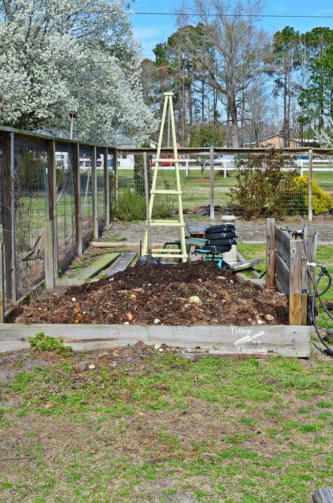 Compost bin and wooden obelisk | cottage at the crossroads